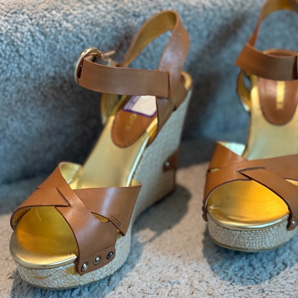 Audrey Brooke Tan Leather Heels - Picture 9 of 9